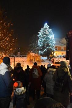 Rozsvícení vánočního stromu a živý betlém v Šutru