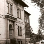 Lékárna - dnešní lékařský dům okolo roku 1978